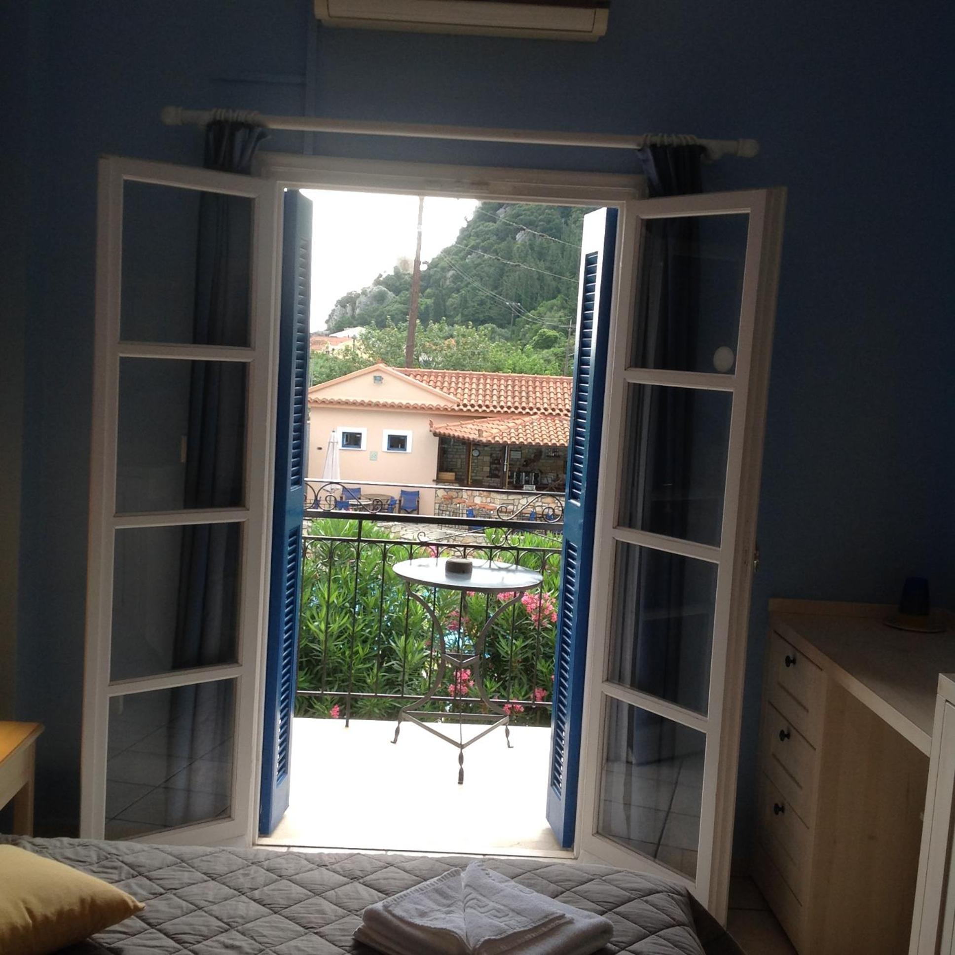 Hotel Nostos Frikes Zimmer foto